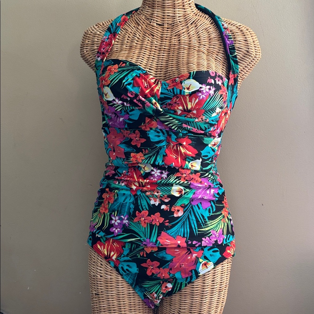 Floral Halter One-Piece Swimsuit M ⭐️